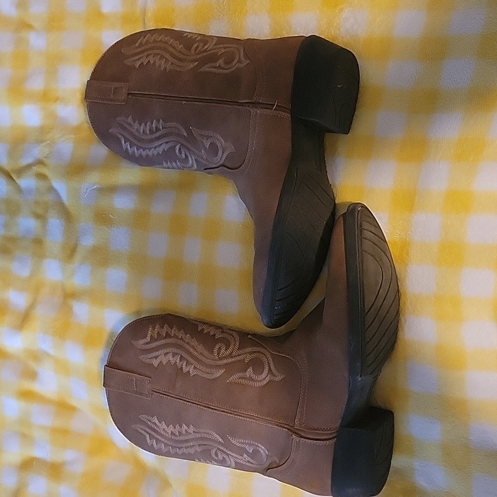 Canyon Trails Cowboy boots